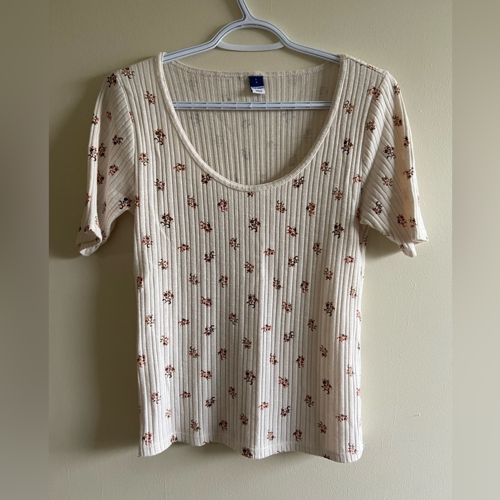 Ribbed Scoop Neck Floral Tee - Cream with Rust Accents